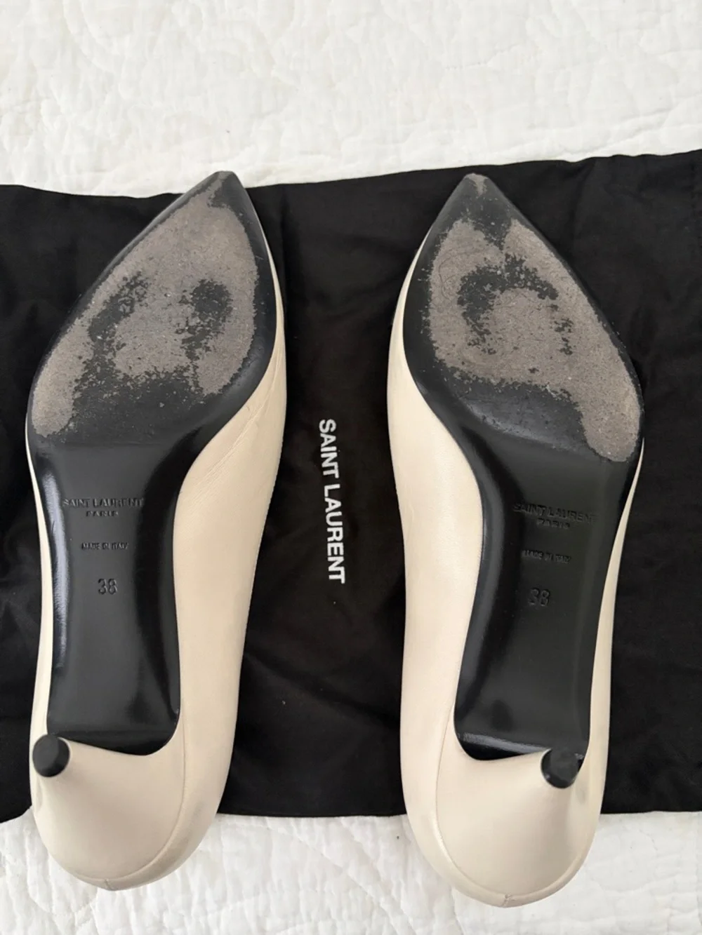 Saint Laurent Cream and Navy Pointed Leather Pumps - Picture 6 of 9
